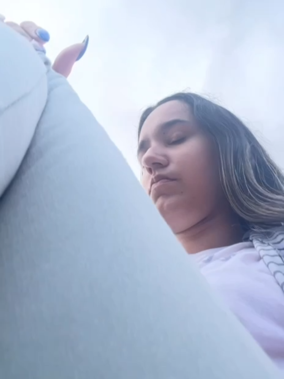 Farting in the park really loud #girlfart #fartprank #fartsarefuny #farted #girlfarting