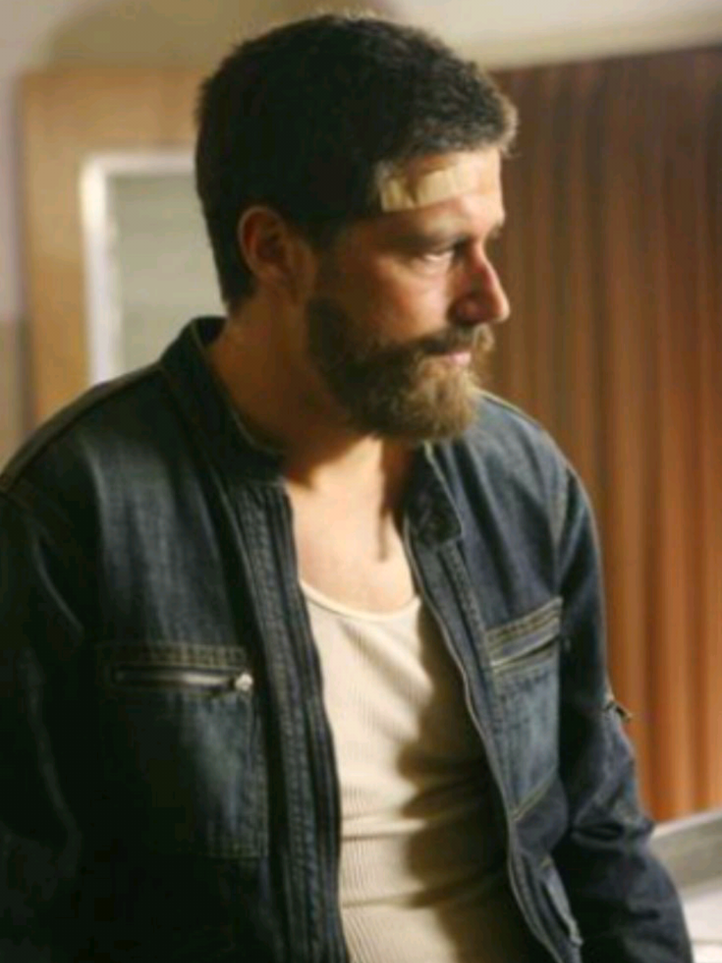 kalbi uzaklarda bi adam var..  #lost #lostedit #mathewfox #jack #jackshephard #jackshephardedit #kesfet #keşfet #fyp 