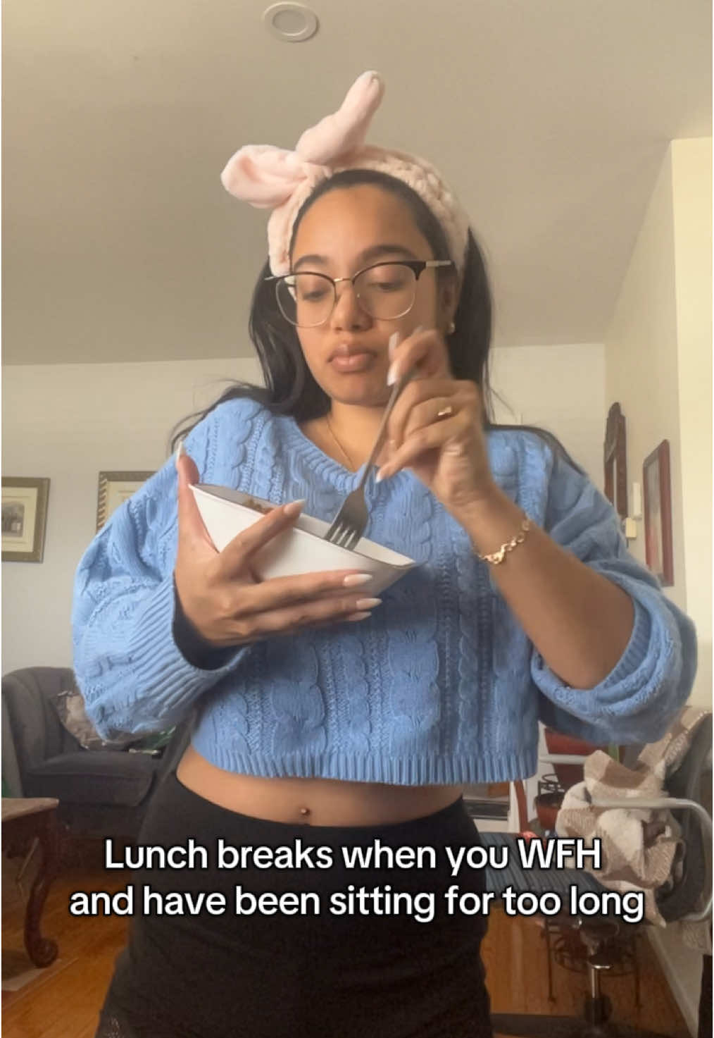 #wfh #soca #toronto #westindian #lunch #waistline #caribbean @Hey Choppi  Lunch breaks, get a little movement in, then back to sitting! 