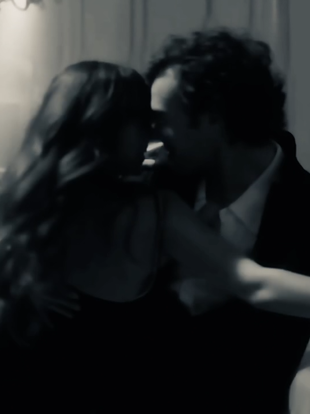 الحُب كلمة قُليلة! #fypviral #fyp #fypシ゚ #fypviralシ #اكسبلورexplore #fypシ゚vira #explore #foryou #مشاعر #شعور #حب #رقص 