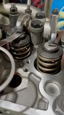 #truck #Engine #head #valve #spring #tight #skills  