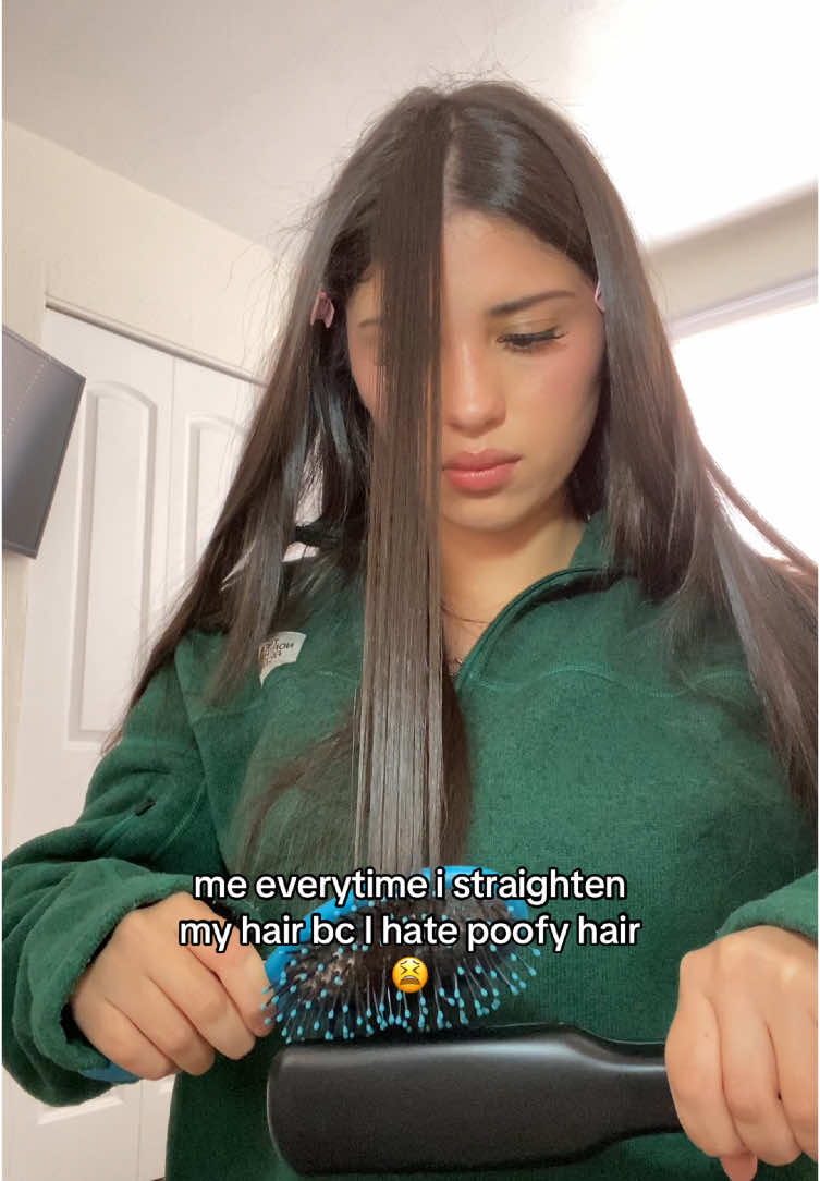 always use a brush or comb!! #hair #hairtok #hairstraightener #straighthair #straighthairstyle #wavyhair #wavyhairroutine #wavyhaircare #wavyhairstyle #hairtutorials #hairtut #hairtips #hairhack 