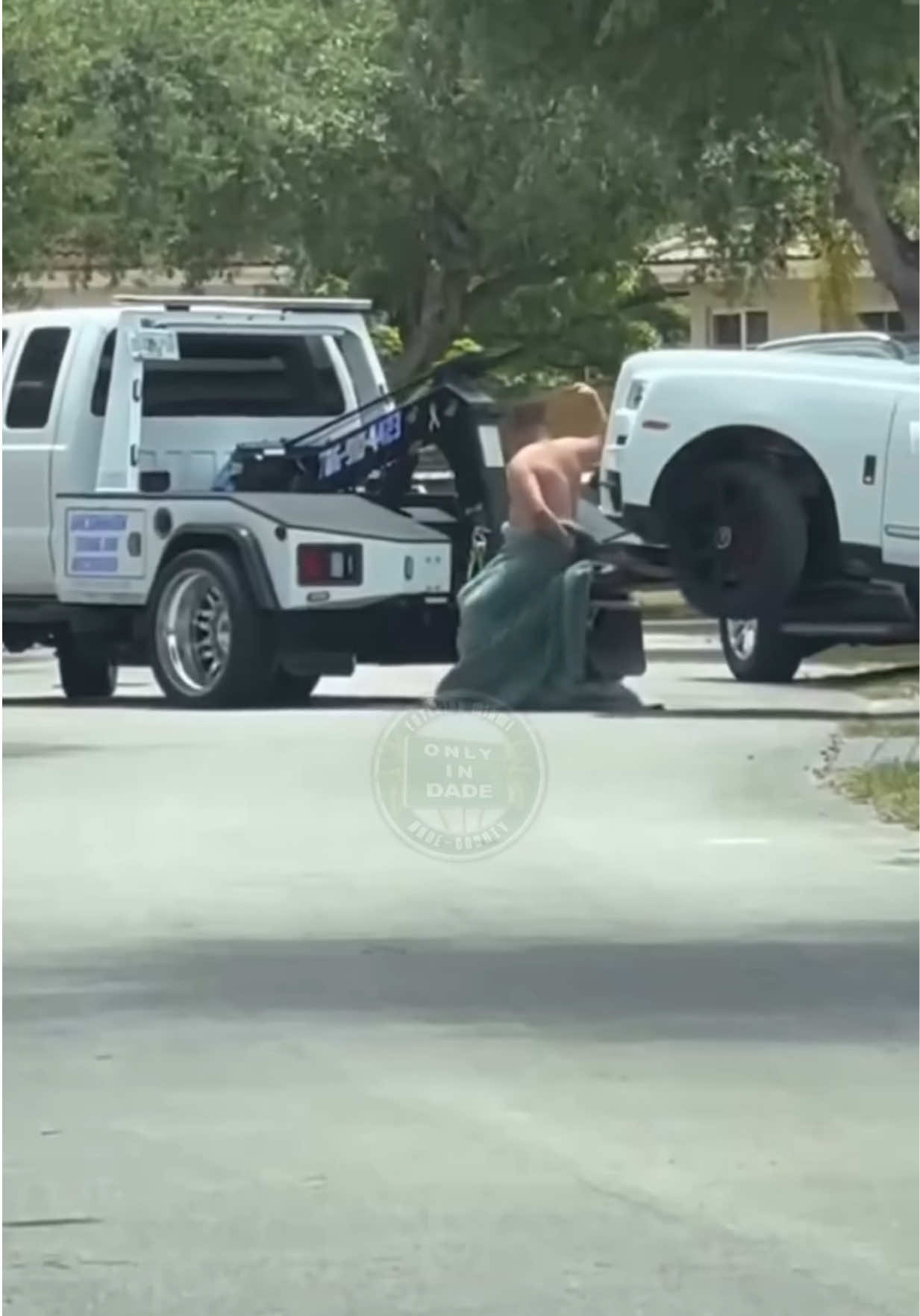 Rolls Royce Repo 🤷🏾‍♂️😂 #repo #tow #rollsroyce #towtruck