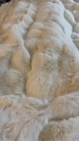 You need this in your life #luxuriousblanket #blanket #bubbleblanket #loladupe 