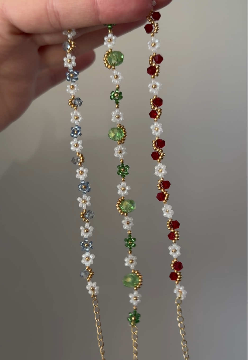 🦋🦎🍓  #seedbeads #daisybracelet #daisies #daisy #handmadebracelet #beaded #beads #SmallBusiness #fyp #foryoupage 