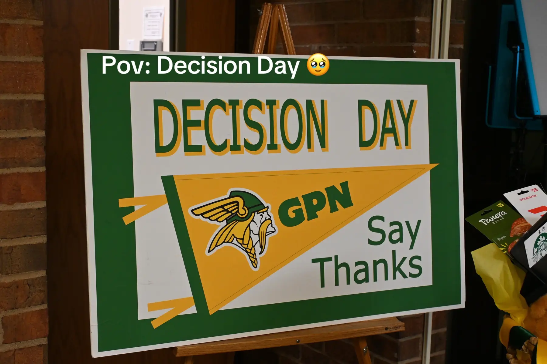 #decisionday #classof2025 #fyp #seniors #highschool #graduation 