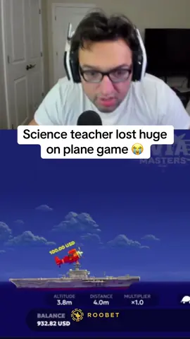 He’s insane lol #funny #streaming #roobet #gym 