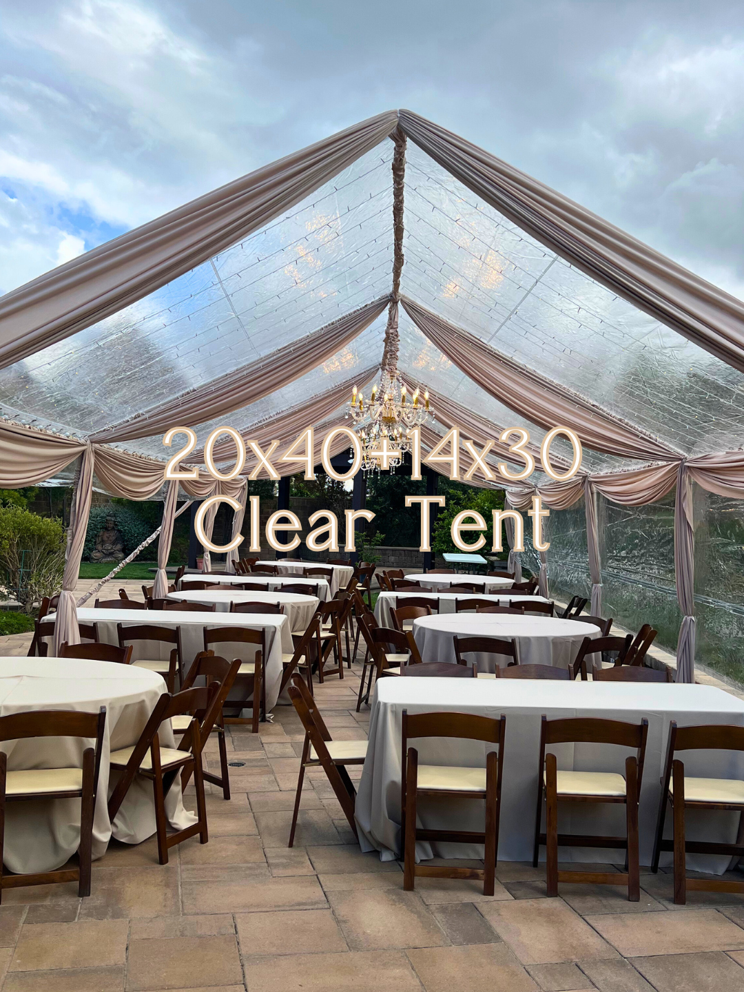 🤎 Paquete para 112 invitados ✨ * Carpastransparentes con drapeado parcial y lucesitas en parede y techo mesas redondas y rectangulares con manteles * #partypowers #drapes #rentals #event #tent #tablesetup #twinklelights #roundtables #rectangulartables #coctail #cleartent #champagne 1385