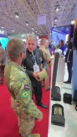 Inspirada pelo legado do Marechal Rondon, Patrono das Comunicações, a tecnologia brasileira avança! Neste vídeo, a Quartzo Defense apresenta soluções inovadoras voltadas à área de Comunicações — drones, sensores, sistemas inteligentes e tecnologias táticas que garantem superioridade operacional e conectividade em qualquer ambiente. Um tributo à missão de integrar e proteger o território nacional, aliando inovação, estratégia e o espírito visionário de Rondon.