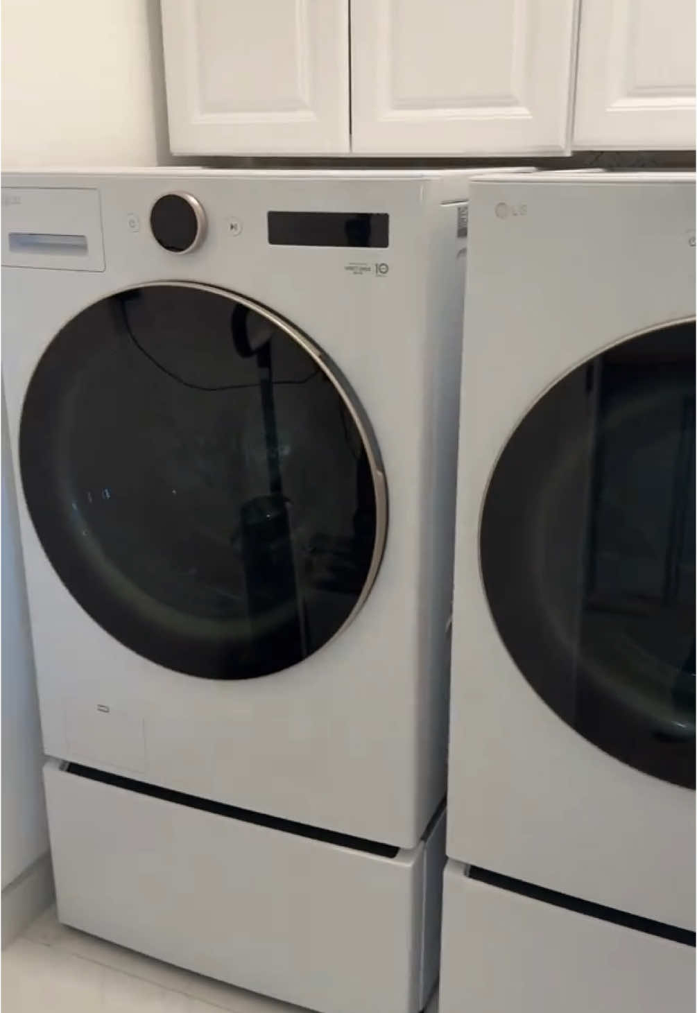 Nothing more satisfying than a first wash 🤗🧺 Enjoy your LG Front Load Washer & Dryer, @Jocyline! #LifesGood