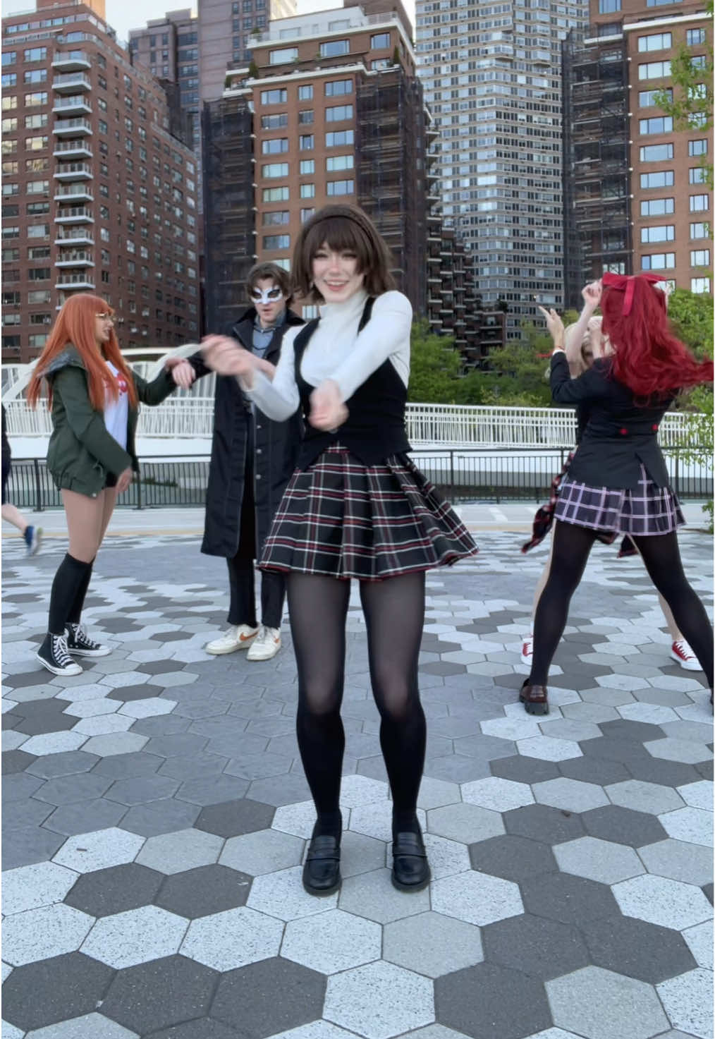 Least stiff quan @Jas ♡ @Lexi🪿 @EAVNC #cosplay #persona5 @Maria 💜 #dancetrend #persona5cosplay #makotoniijima 