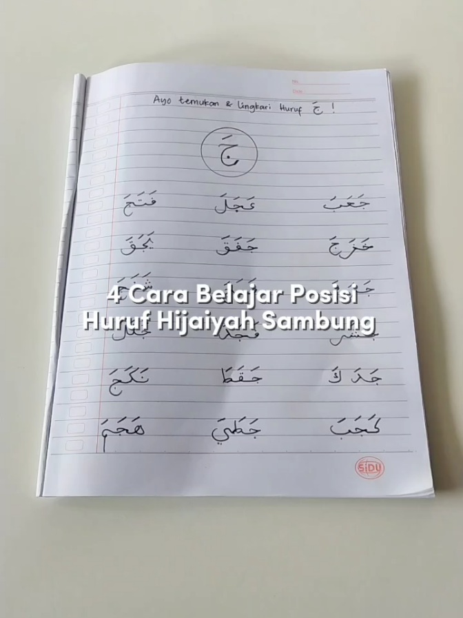 ✨ 4 cara belajar posisi huruf hijaiyah sambung  Bismillah hai moms, kakak cantik shalehah .... Simak video nya sampai selesai yah ❤️ Ini ada 4 cara mudah mengenalkan posisi huruf hijaiyah sambung pada si kecil, karena biasanya si kecil masih suka ketuker antara huruf satu dengan yang lainnya ( misal huruf depan na suka dibaca dza dan masih banyak lagi) jadi cara agar si kecil mudah paham tentang posisi huruf hijaiyah ketika disambung baik posisi awal, tengah, atau akhir, coba dan ajak main aktivitas yang ada di dalam video yah 😉 Cara membuat nya sangat mudah dan bisa di aplikasikan dimana saja, bisa lewat buku tulis atau papan tulis ☺️ cocok untuk dijadikan ide main seru di tempat ngaji / TPA / sekolah 🤩 Note: Huruf-huruf nya disesuaikan dengan kebutuhan atau kemampuan si kecil ya 🤗 Semangat selalu dalam mengenalkan huruf-huruf Al-Qur'an 😍 selamat mencoba semoga bermanfaat ya 🥰  Follow ☑️ Save ☑️ Share ☑️ Recreate ☑️  . . . #sharingtips #stimulasianak #idebermainkreatif #bermainsambilbelajar #funactivityathome #idemainsimple #prasekolah #worksheetforkids #ngajifun #ngajiseru #hijaiyahworksheet #hijaiyahsambung