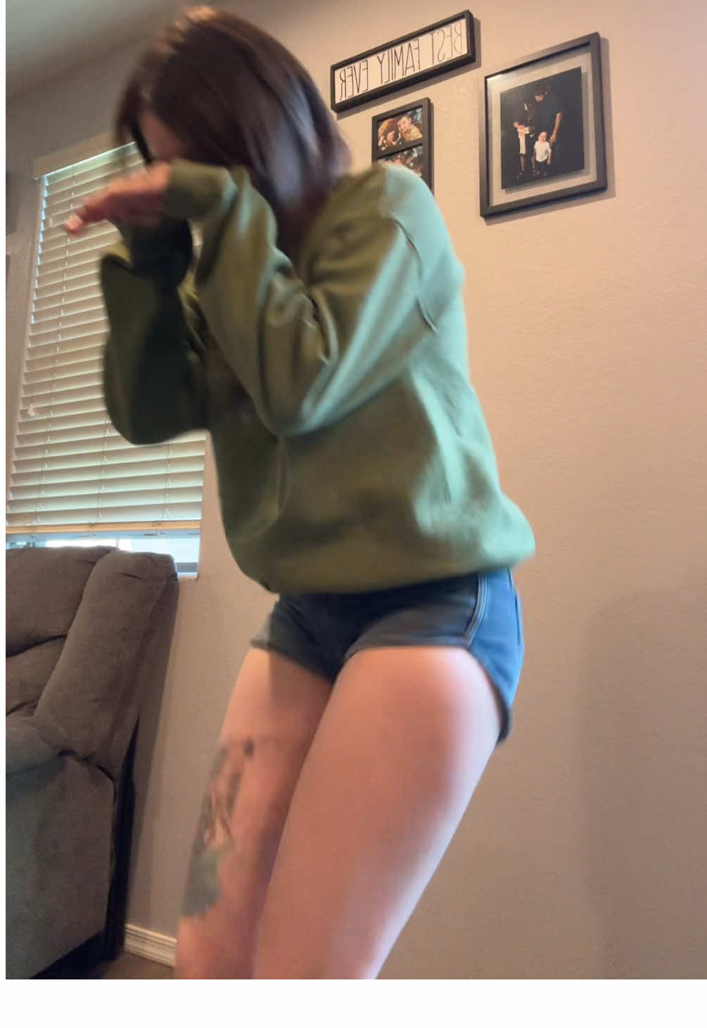 Hope yalls day been a good one in a silly mood 🤪 #whatsup #howyoudoin #canttouchthis #thursday #goodbeat #ohmy #vibing #fy #💚 @Lex Von🫧 