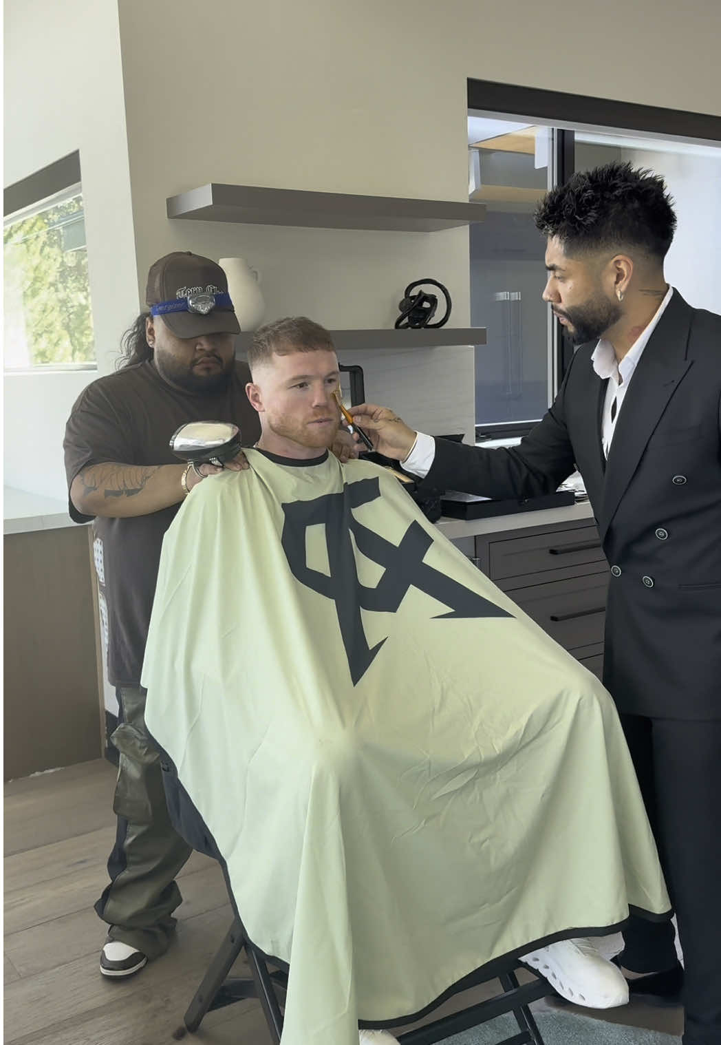 t’s not just a haircut it’s an experience 🥊💈 Servicio VIP para el campeón @canelo como cada pelea!! #canelo #caneloalvarez #noboxingnolife #caneloteam #fyp @Barber6ixSense 