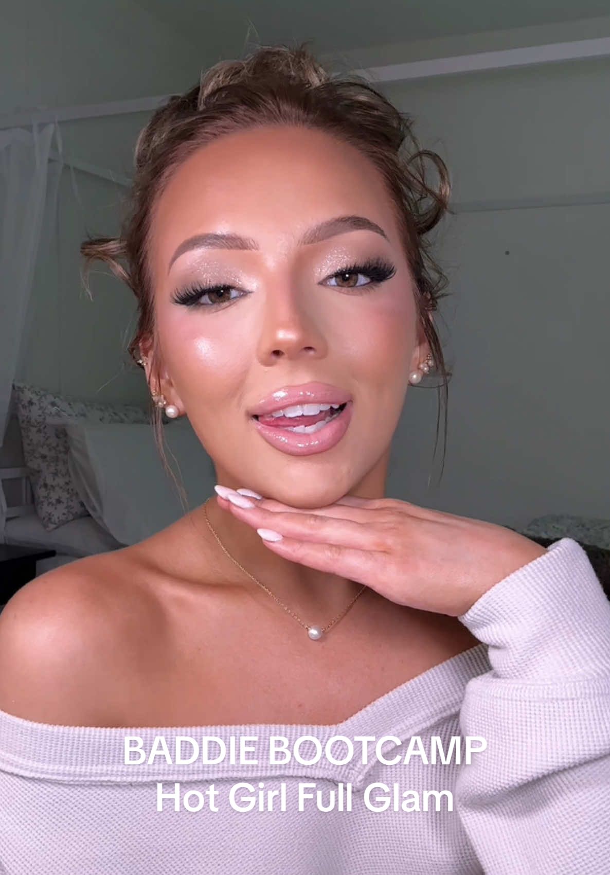 Baddie boot camp makeup 101: a base that will actually last you all day! IG: @mollygwest #makeup 