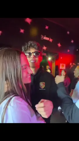 Cauã sempre carinhoso com a amiga Julia🥰😅 #cauasouza #juliapimentel #fyp #beijo #foryou #viral #CAUASOUZA #viraliza #caju 