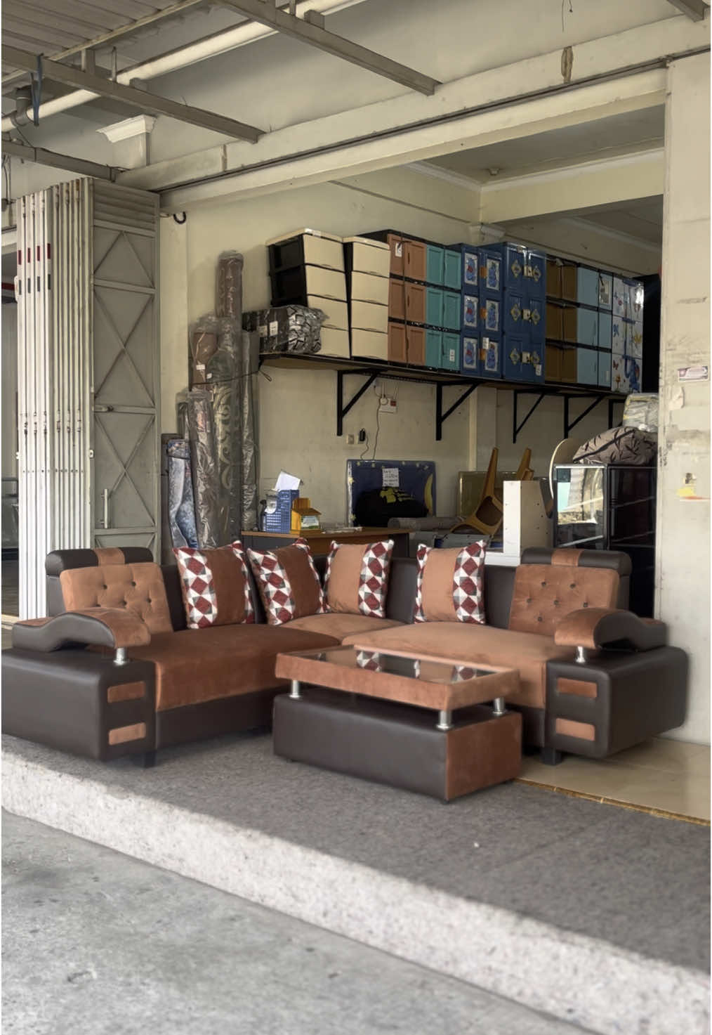 Sofa century 22 sudut + meja    Garansi 1 tahun free kaca meja🤩 #mebelmurahboyolali #hokifurnitureboyolali #fyp #boyolali #sofa #sofaminimalis #sofapremium 