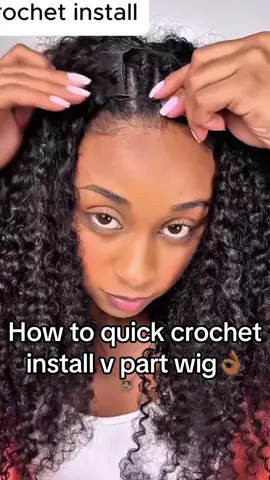 Quick to crochet install v part wig😍🔥Wig bame: ULH060 in bio link! #crochet #crochethairstyles #fypage #leaveout #vpartwig #gluelesswig #crochettiktok #hairpage #hairtutorial 