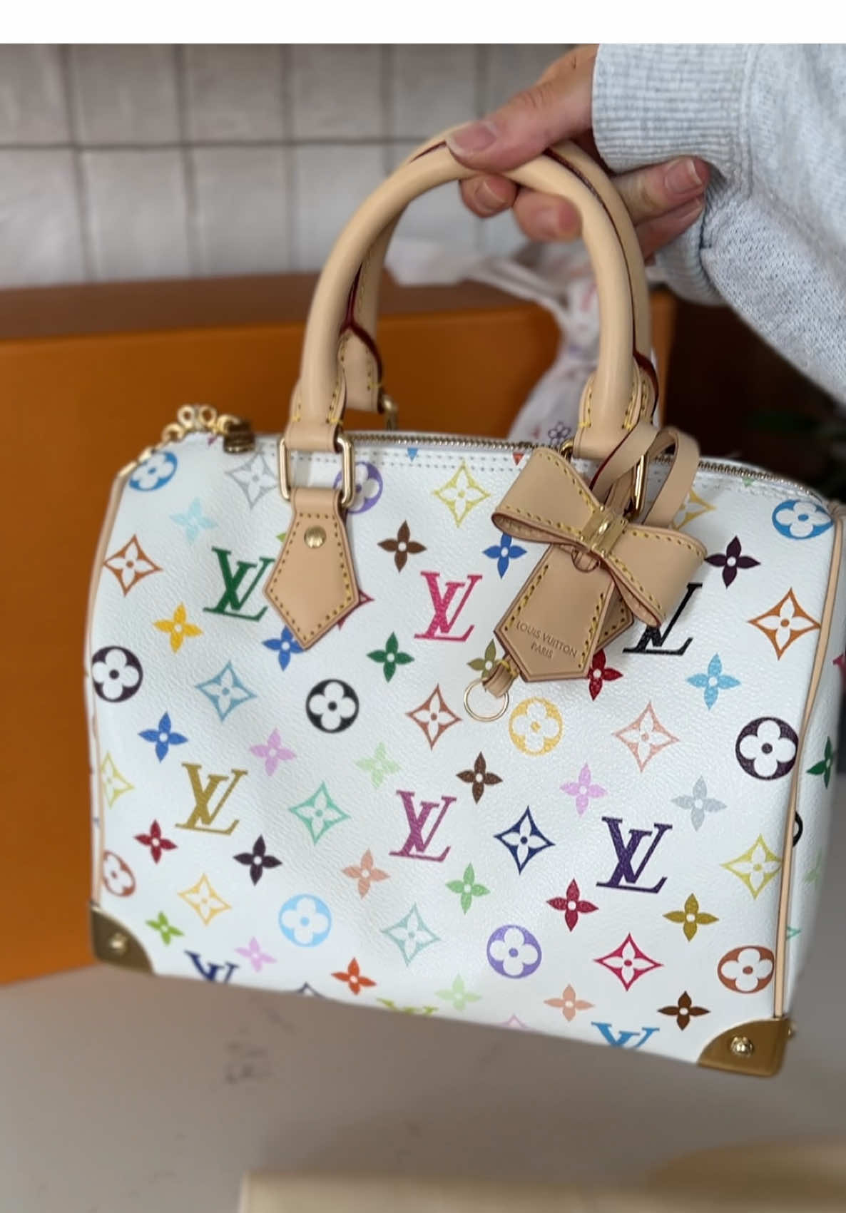 📣it’s about time📣 @Louis Vuitton x #takashimurakami Multicolor Speedy 25 unboxing!!! I am *ecstatic* about this bag😭😭 I was on the phone with client services for almost a whole week, texted about 2 dozen CA’s asking everyone if they could place an order🥲…a lovely CA named Kelsey finally was able to make it happen for me…forever thankful! #unboxing #whatibought #lv #fyp #monogram #handbag #handbagcollection #louisvuittonaddict #new #louisvuittonlover #pursetok #crossbodybag #speedy25