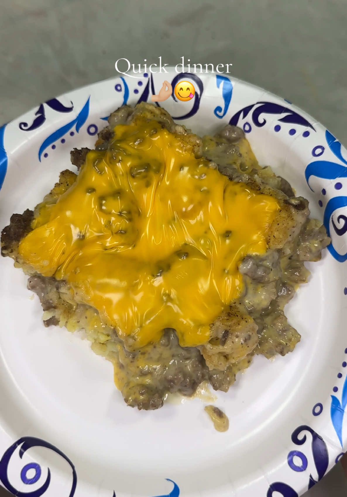 What did you make for dinner? 🥔🧀👏🏼#dinnertok #weeknightdinner #easydinner #whatsfordinner #quickmeals #EasyRecipe #tatortotcasserole #FoodTok 