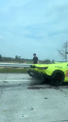 Ya allah , hati hati dijalan ya teman2 , kejadian tol jombang 🙏