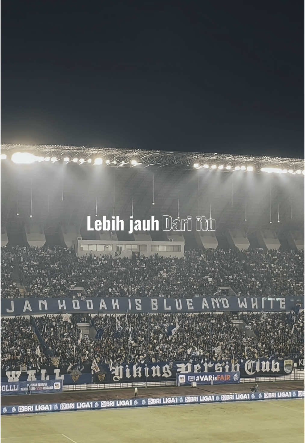 Dan Bandung bagiku bukan cuma urusan wilayah belaka, lebih jauh dari itu melibatkan perasaan, yang bersamamu ketika sunyi  #persib #viking #persibday #persibjuara #pidibaiq #danbandung #CapCut  @PERSIB 