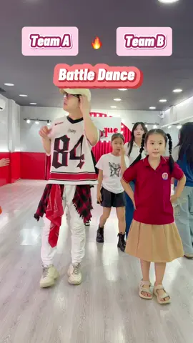 Các bạn chọn Team nào? 😍 #trending #xuhuong #quanggiahuy #thayhuykiddance #lecirque #tiktokdance #fyp 