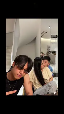 Ngày quốc tế lao động, chị Nhi vào bếp xem nấu cơm😂😂😂