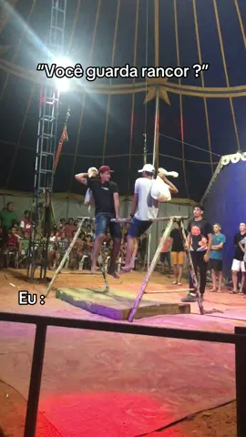 Eu rir demais 🤣🤣 #circo #vcguardamagoas #risada #palhacada #batalhas #foryoupage #fyp #fyppppppppppppppppppppppp #videoviral 