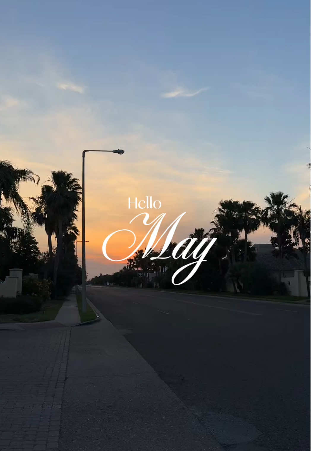 Hello May 🌤️🌷✨ Let’s be friends !  Sígueme en ig:yulissa_floress🫶🏻 #may #firstofthemonth #spring #hellomay #newmonth #newbeggingings #coffee #matcha #beauty #fashion #Lifestyle #outfit #outfitinspo #Foodie #girlythings #contentcreator #sunset #Aesthetic #CapCut 