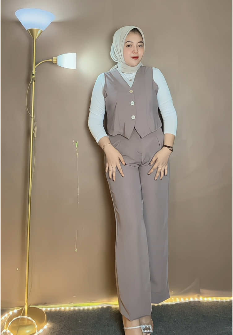 Rekomendasi outfit simple pake oneset vest cocok buat nongki nih😍❤️‍🔥#fyp #outfit #OOTD #outfitinspo #oneset #vest #outfitsimple #vestviral 
