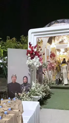 Special Custom Wedding kak @khurmatuz_2912 @khurmatuz_makeup & @aufa_2912  Dekorasi @barra.decoration @dekorasi_madiun_bybarra  Pricelist & Booking WA 0831 66436461 . Dekorasi Wedding . Backdrop lamaran / akad . Seserahan . Mahar #dekorasimadiun #dekorasiakadmadiun #dekorasiweddingmadiun #dekorasipernikahanmadiun #dekorasinikahmadiun #dekorasilamaranmadiun #dekorasitunanganmadiun #backdropmadiun #backdropakadmadiun #backdropweddingmadiun #backdroppernikahanmadiun #backdropnikahmadiun #backdroplamaranmadiun #backdroptunanganmadiun #dekorasimagetan #dekorasiakadmagetan #dekorasiweddingmagetan #dekorasinikahmagetan #dekorasilamaranmagetan #backdropmagetan  #dekorasingawi #dekorasiweddingngawi #dekorasinikahngawi #dekorasilamaranngawi  #backdropngawi #dekorasiponorogo  #dekorasiweddingponorogo #dekorasinikahponorogo #dekorasilamaranponorogo #backdropponorogo