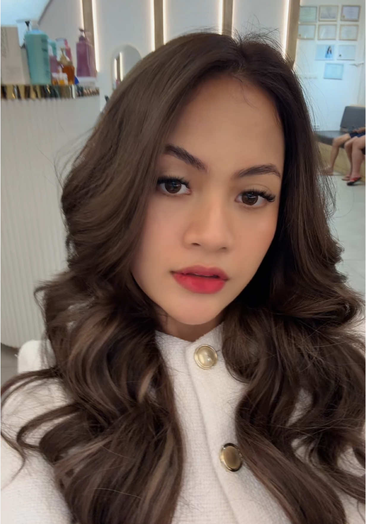 rambut gue terang banget juga yee