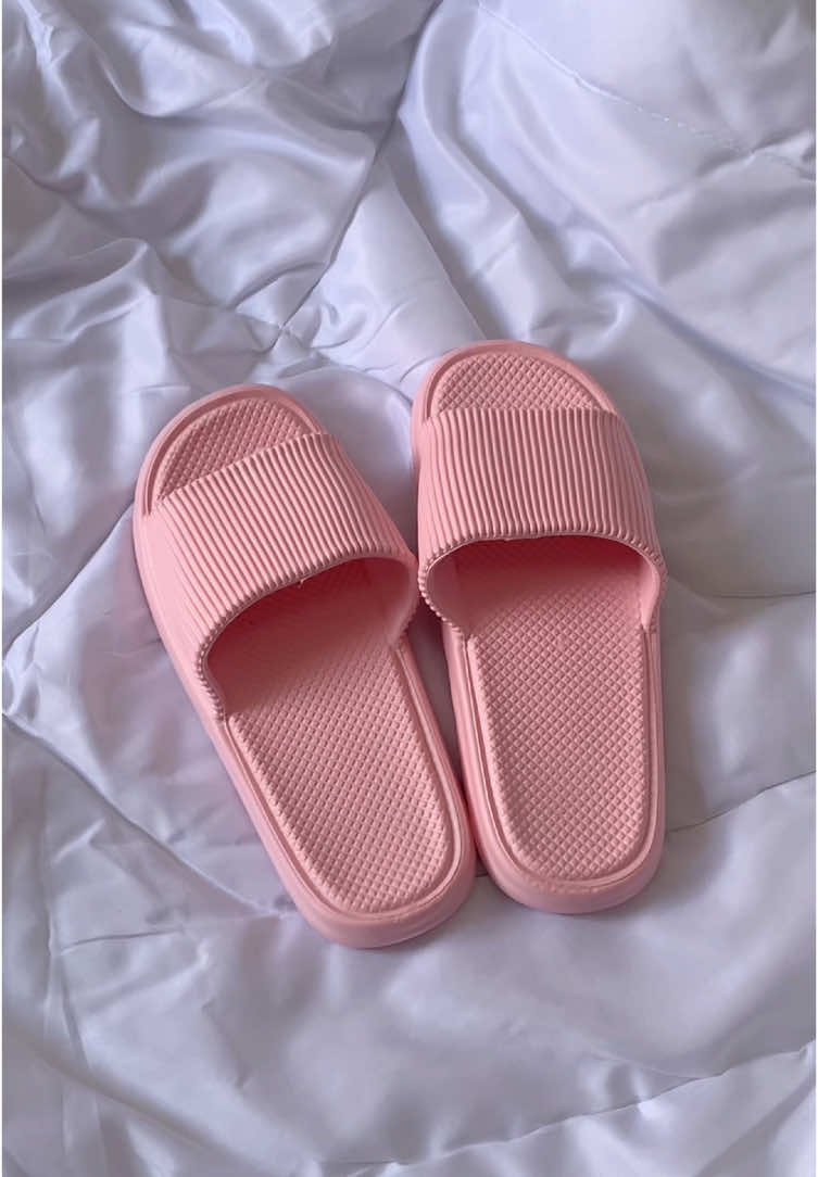 will buy this slippers for my whole fam lol soafer muraaa #slipper #slippers #slippersforwomen #slippershoes #nonslipperyslippers #insideslippers 