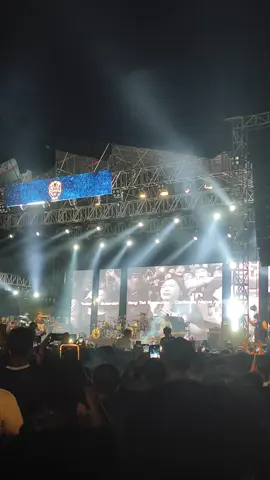 SHA 🔥🔥🔥 #standherealone #indahtaksempurna #wanitamasihbanyak #revolusikolong #konser #konsermusik #bandarlampung #lampung 