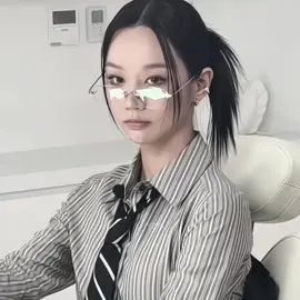 the next is more handsome😩 #leehyeri #chungsubin #hyebin #friendlyrivalry #yoojaeyi #wooseulgi #edit #kdrama #glcouple #wlw #fyp #foryoupage 