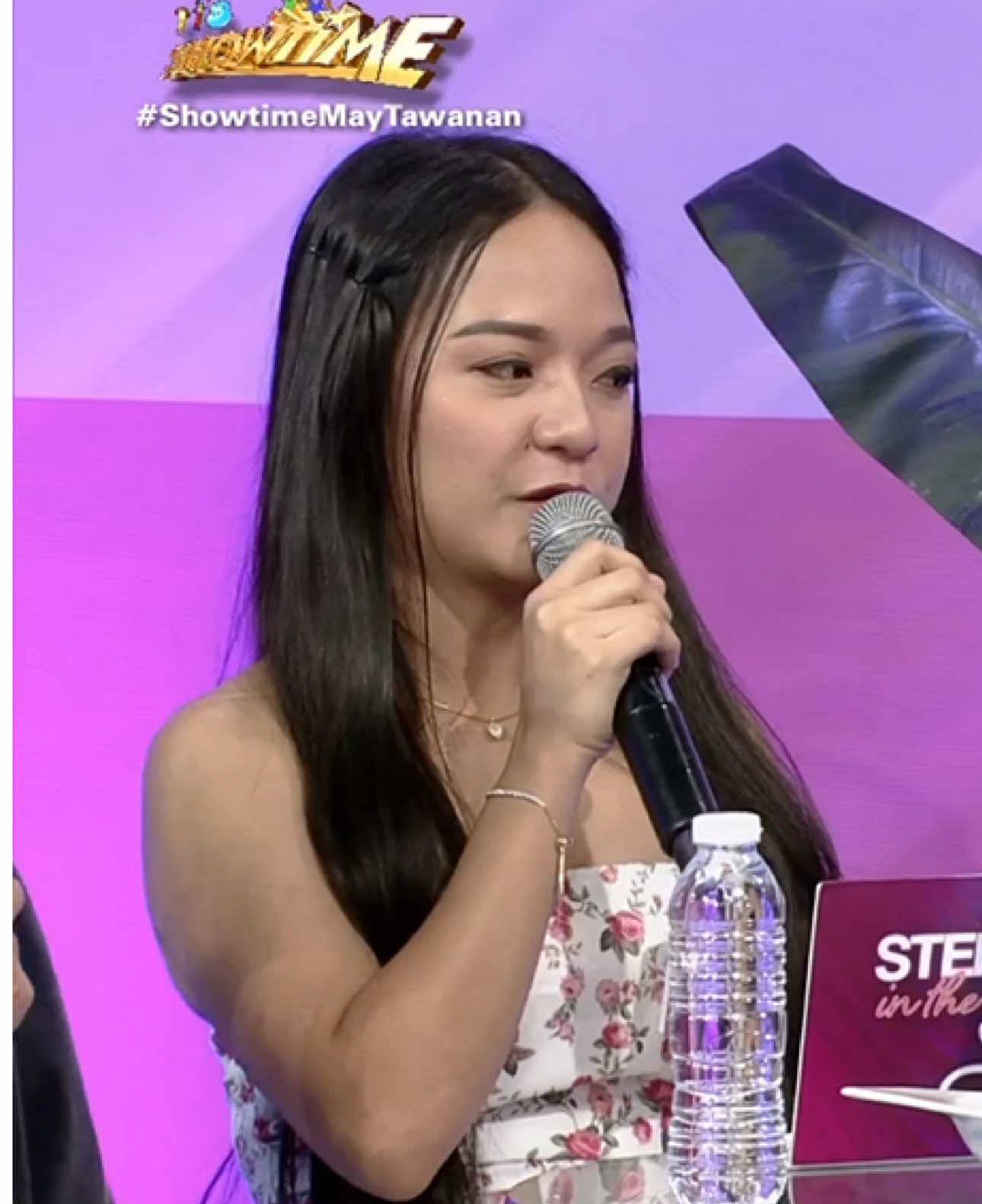 Napatakip na lang ng face si bestie Collyne 🫣😆 #ABSCBN #ItsShowtime #StepInTheNameOfLove 