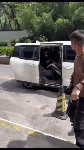 [5.02] DaBoYi berangkat kerja bareng 😆 #chenyiheng #zhangyiran #tf家族 #tffamily #tf_family_4rd_generation👑🇨🇳 #fyppppp #foyoupage #work 