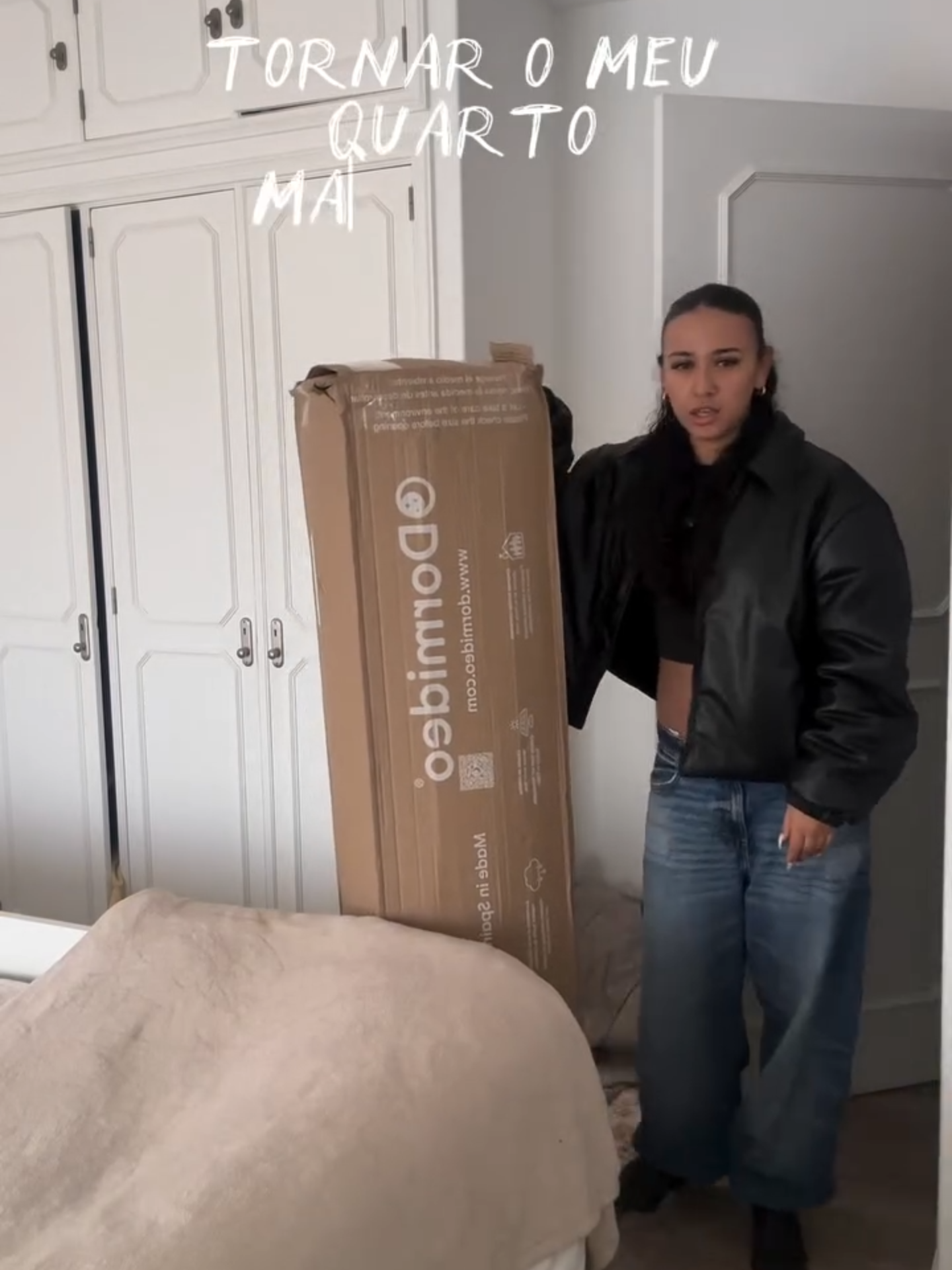 O teu corpo merece mais do que apenas dormir. Merece recuperar. 🛏️💆‍♂️ O Elixir New combina firmeza média-alta com 8 cm de viscoelástica Supersoft. ✔️ Suporte ideal para costas e cervical ✔️ Adaptabilidade sem afundar ✔️ Descanso profundo todas as noites Acorda renovado, todos os dias.  Elixir: o colchão que cuida de ti enquanto dormes. 🌙✨
