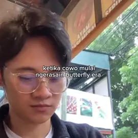 lagi makan senyum sendiri, baca cht senyum, ngelamun jdi senyum, semua serba senyam senyum krna bahagia berada di butterfly era.  #butterflyera #salting #baper #cowobucin #cowosalting #pesonasederhana #salahtingkah #greenflag #cowogreenflag #Relationship #romantis #pacaran #crush #videokompilasi #pov #fypシ゚ #fyp #fypage #fyppppppppppppppppppppppp 