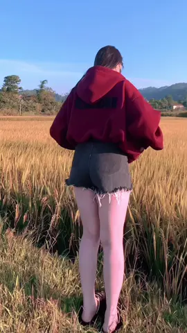 Mê nhạc 🥰#aokhoacnu #aokhoacni #aokhoacxinh #aokhoacchongnang #xuhuong 