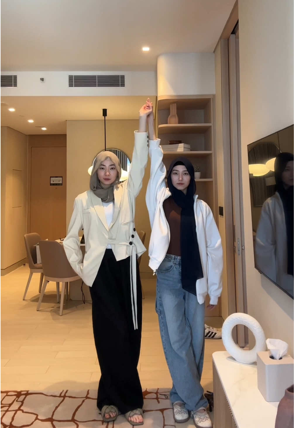 Dubai fitcheck #outfit #sisters #hijabi 
