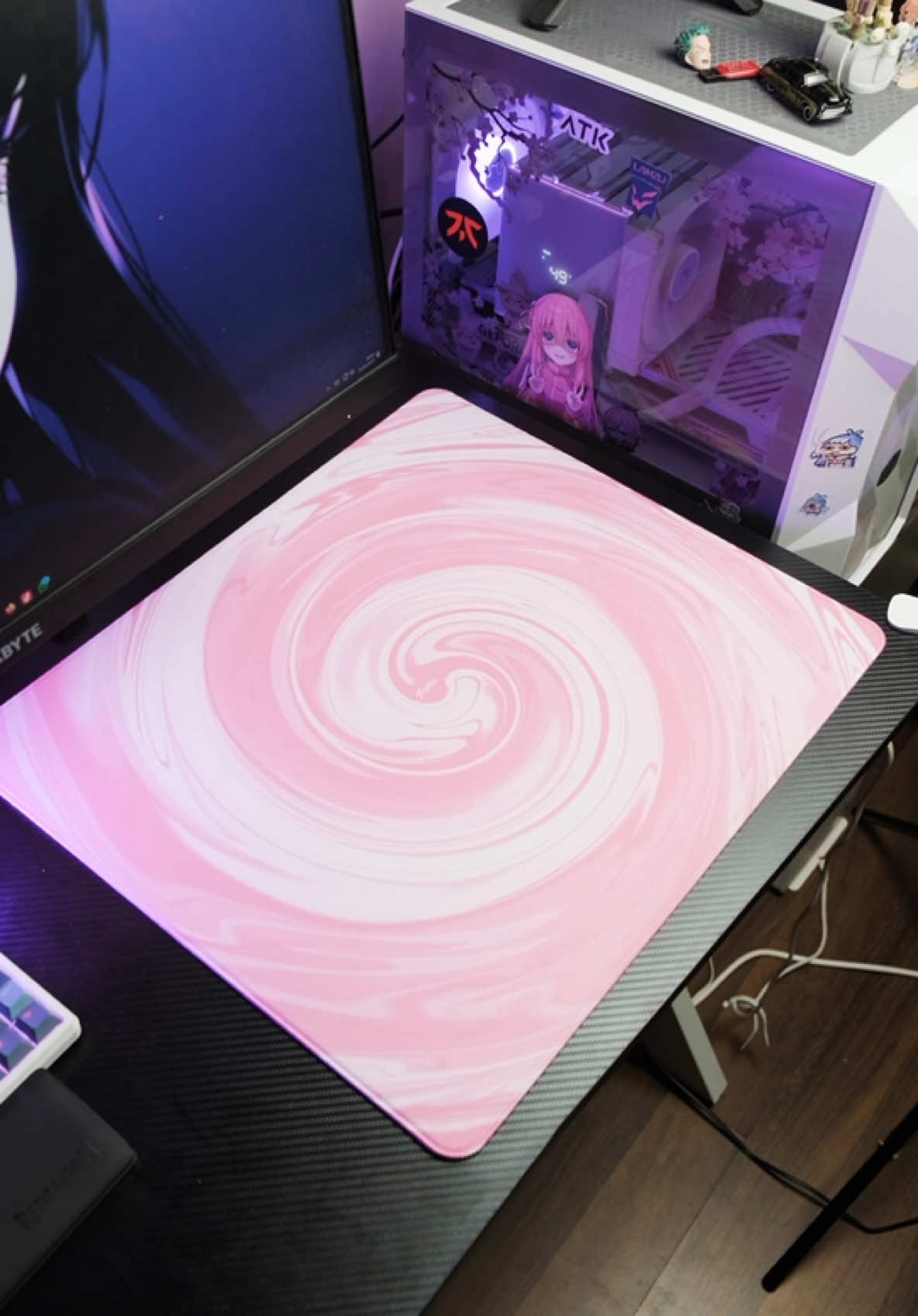 Scyrox Tornado Pink! Actually we have 2 other colors with the same surface which is soft control! The base is Scyrox custom anti slip which made the prevent the pad moving when gliding your mouse! Get yours ASAP!!! #scyrox #scyroxindonesia #gamers #gamersindo #hardcoregamers #gamingmouse #pcsetup #mouse #mousegaming #gamersindonesia #indonesiagamers #pcgaming #gaminggear 
