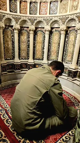 اذا حدث شيئ للرئيس ¡ قسما س ن حر ق المنطقة بأكملها وقد أعذر من انذر.