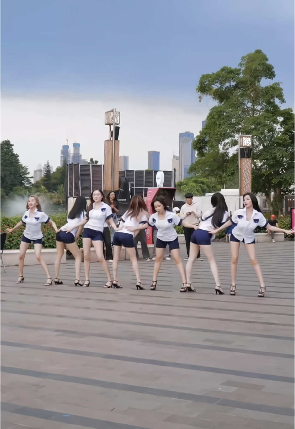 Cuma one take, tapi demi kamu… kita totalitas~ Full video udah tayang di YouTube yaa, link di bio! Yang nonton sampe habis… fix aku sayang! #DanceCover #AOAMiniskirt #KpopInPublic #OneTakeOnly #Dearizkyer