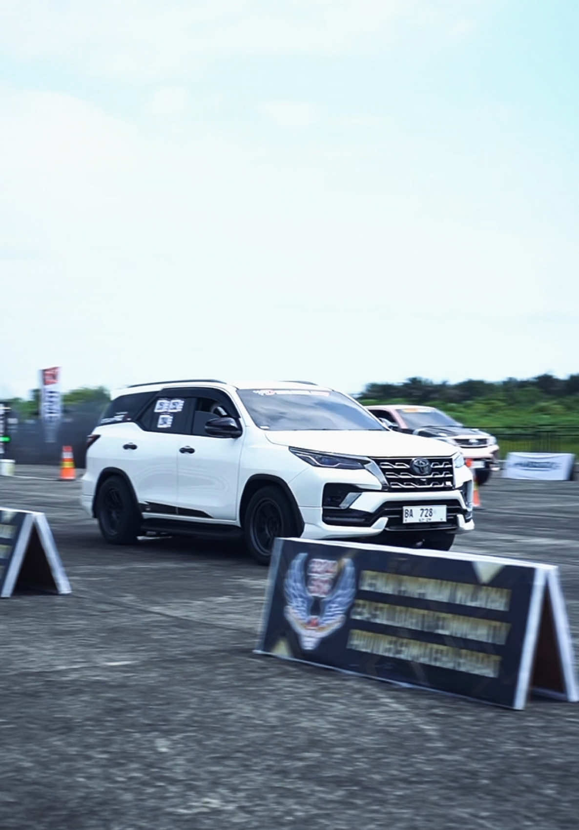 mobil kilat, kaki kaki padat, mobil jengat? iyakah jengat🤣 📷 @danzevisual  #dieselpower #fyp #teampro7 #1gd #yanmotorpadang #aussiegarage 