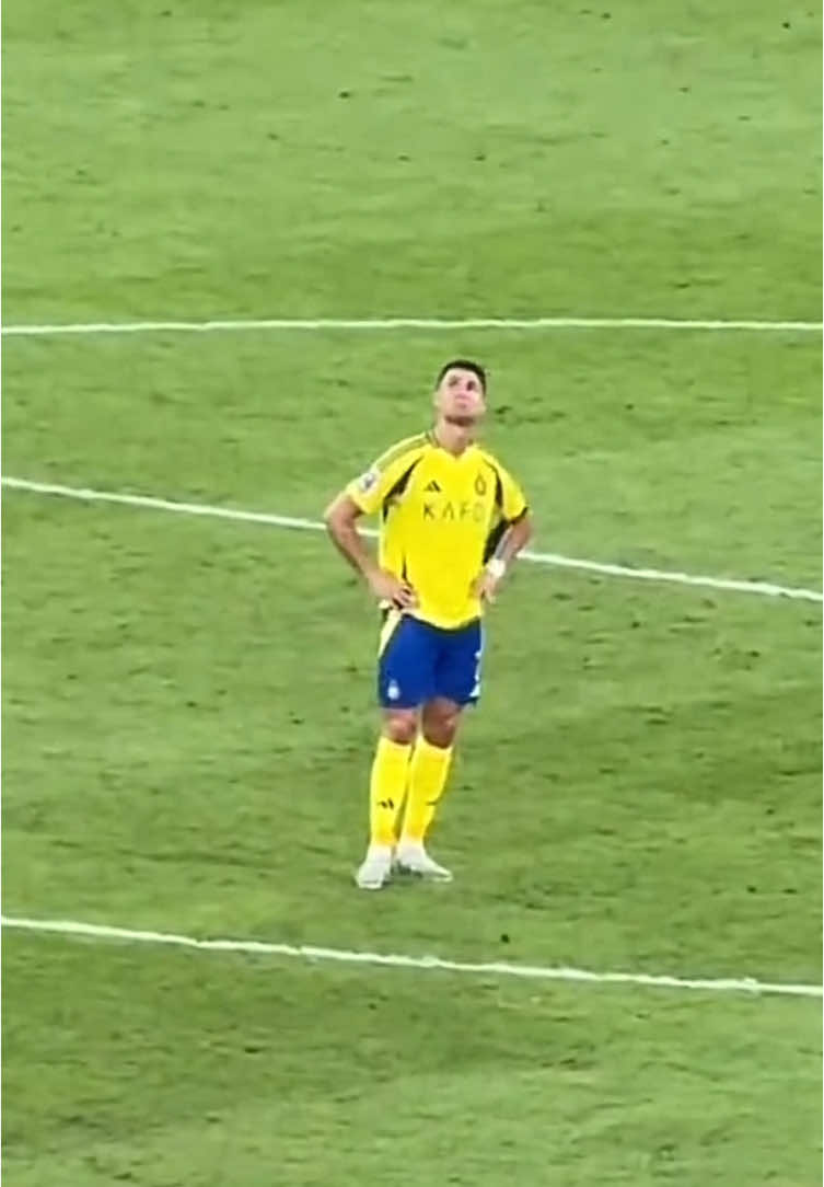 SORRY CRIS😞❤️‍🩹 Critiano said to himself that I should have done like this to score. After missing a goal at the last minute and Al naser lost the final of the UCL Arab #alnassr #cristiano #saoudiarabia🇸🇦 #foryoupage❤️❤️ #pourtoii @ 