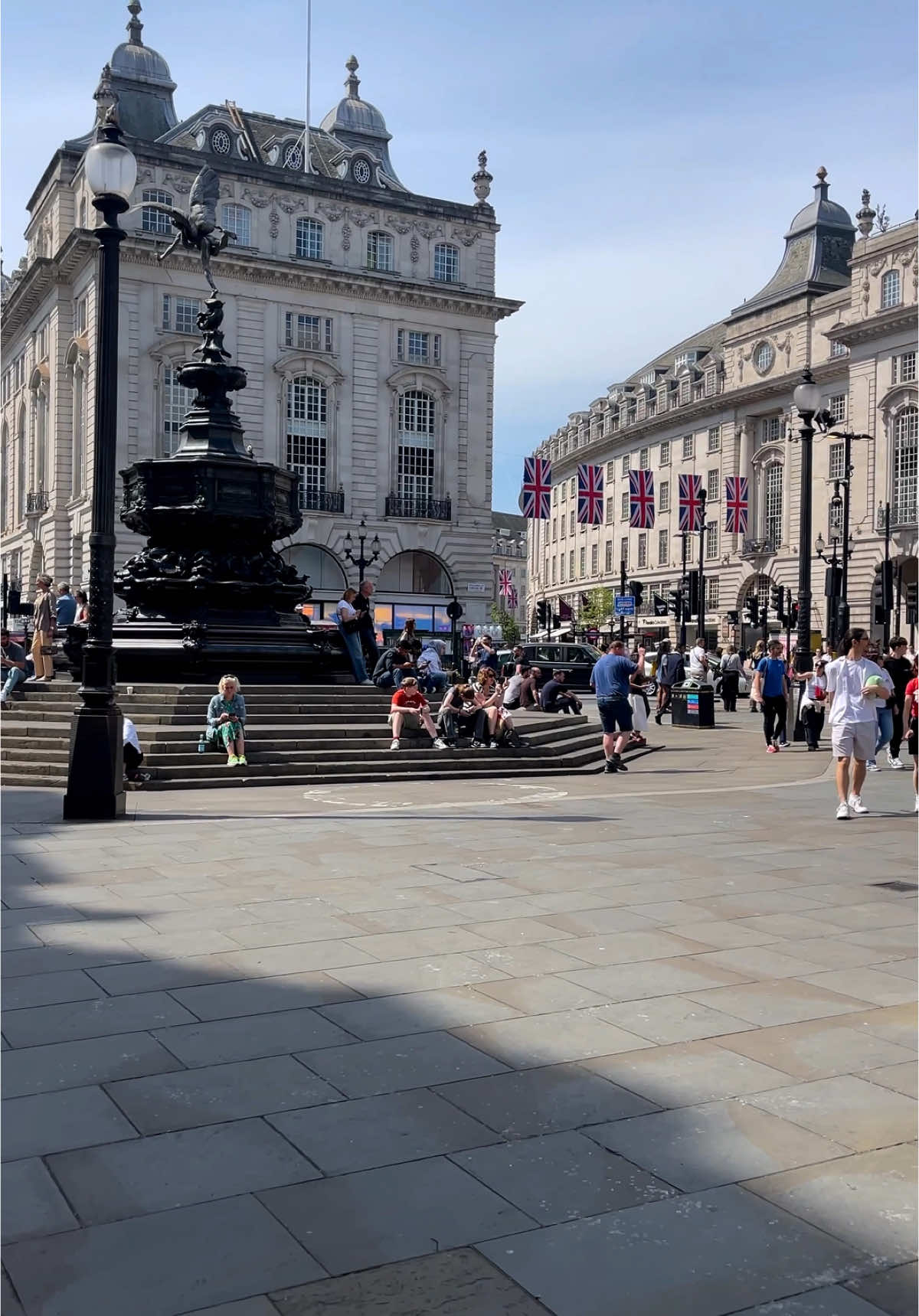 Piccadilly Circus 😍 . . . . . . . . . . . . #london #londonvibes #londonlife #fyp #unitedkingdom #towerbridge #greatbritain🇬🇧 #tiktokuk🇬🇧 #londontiktok #londoneye #bigben #londoneye🇬🇧 #england #bigbentower #oxfordcircus #piccadillycircus #greatbritain #oxfordcircuslondon 