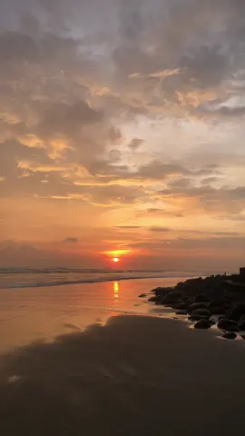 Pesona Sunset Pantai Panjang kota Bengkulu #pantaipanjangbengkulu #bengkulu #bengkulutiktok #bengkuluviral #wonderfulbengkulu #wisatabengkulu  