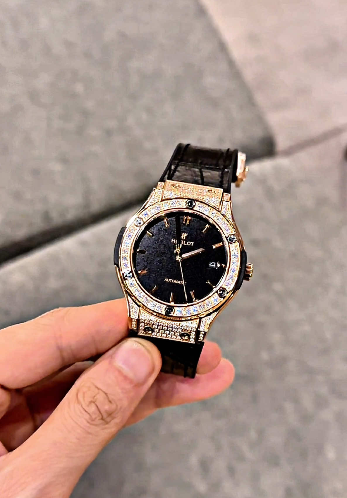 Sắc nét đến từng chi tiết⌚️thanh lịch dễ phối đồ hàng ngày lắm 🥰 #xuhuong2025 #dongho #donghodep #donghodeotay #donghonam #donghothoitrang  #hoangdwatch #nghiendongho 